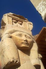изображения Хаторов в египетских храмах